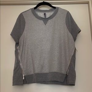 Grey/silvery short-sleeve sweater, side zip detail